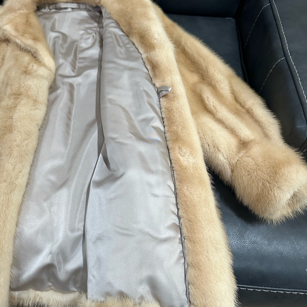 Luxurious Tan Faux Fur Coat with Matching Hat - Picture 14 of 15